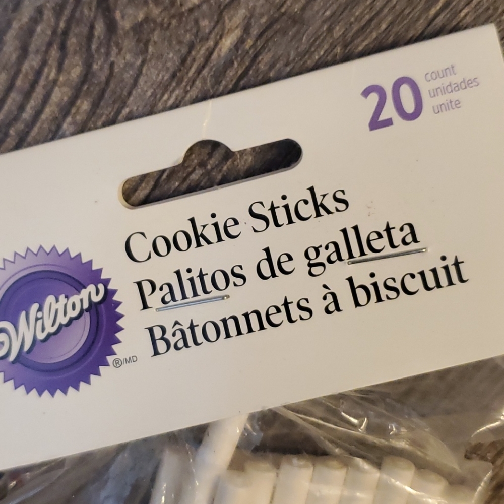 Wilton Skull & easter egg cake pan & cookie sticks - Picture 9 of 10